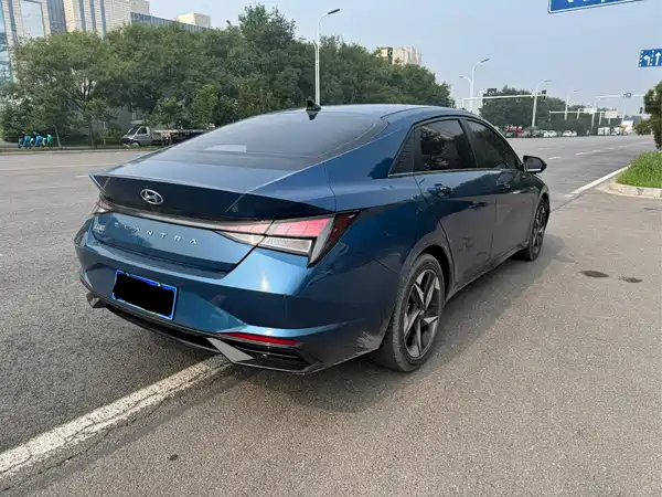 Hyundai Elantra 2022