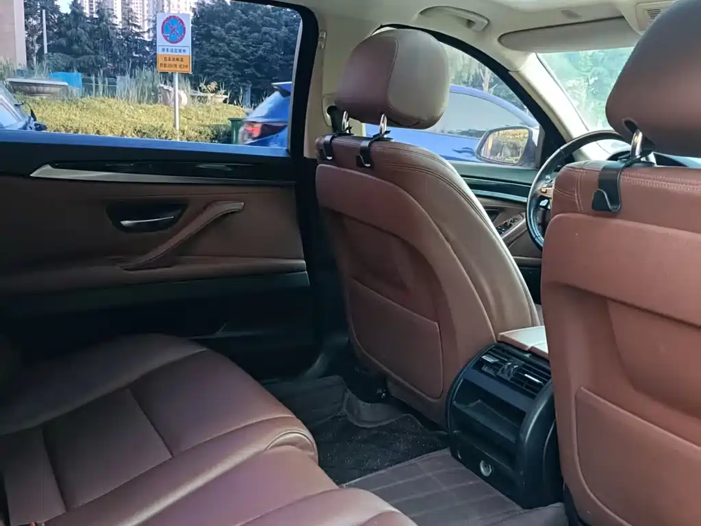 BMW 5 Series 2015 — фото 10
