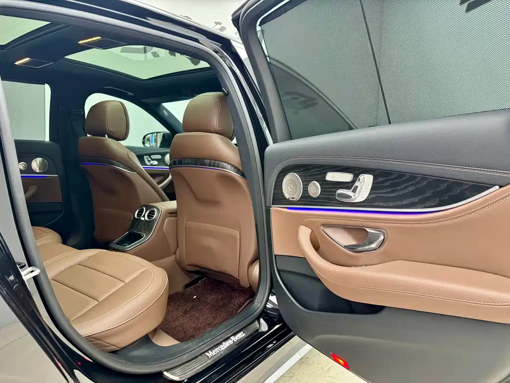 Mercedes-Benz E-Class 2022 — фото 13