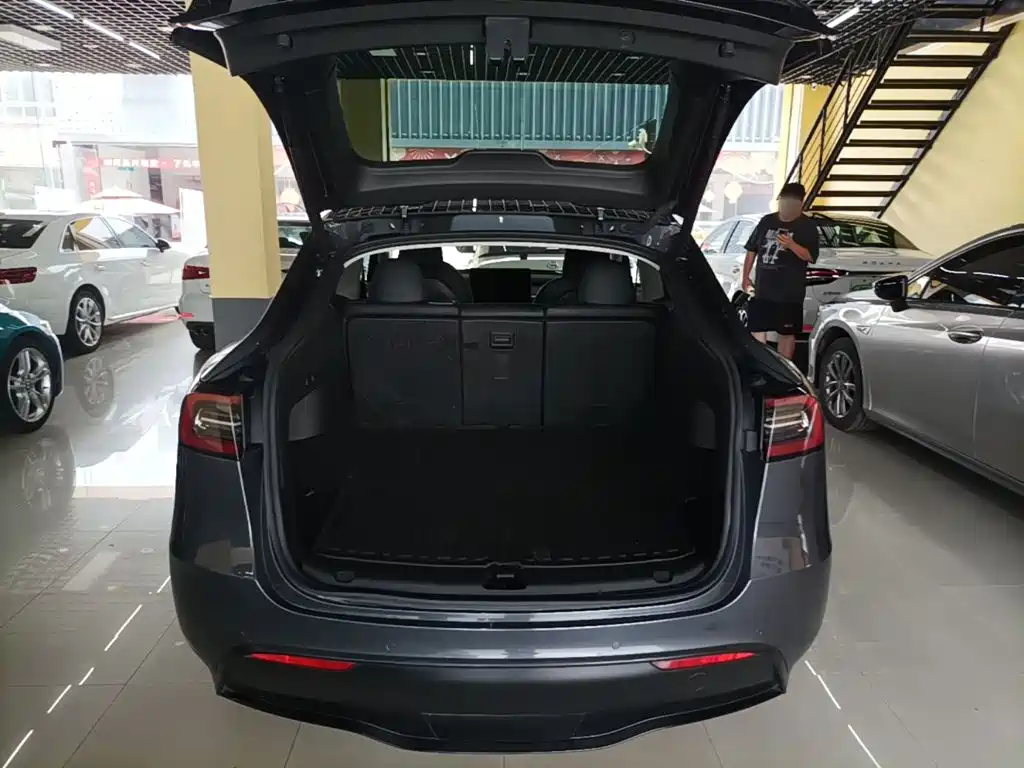 Tesla Model Y 2023 — фото 19