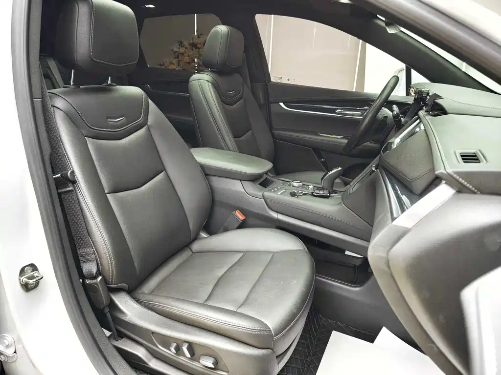 Cadillac XT5 2023 — фото 11
