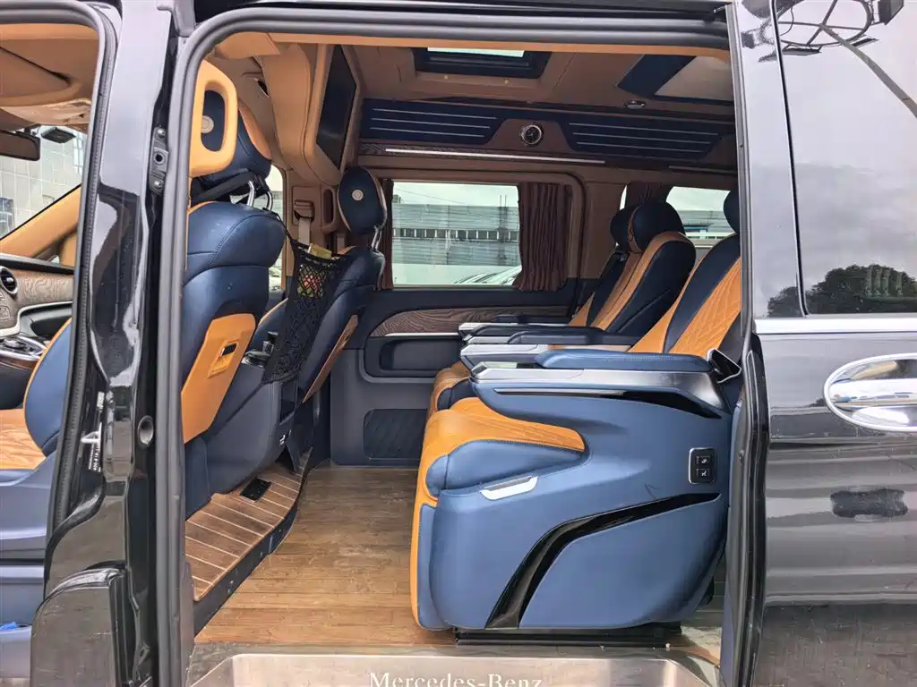Mercedes-Benz V-Class 2019 — фото 11