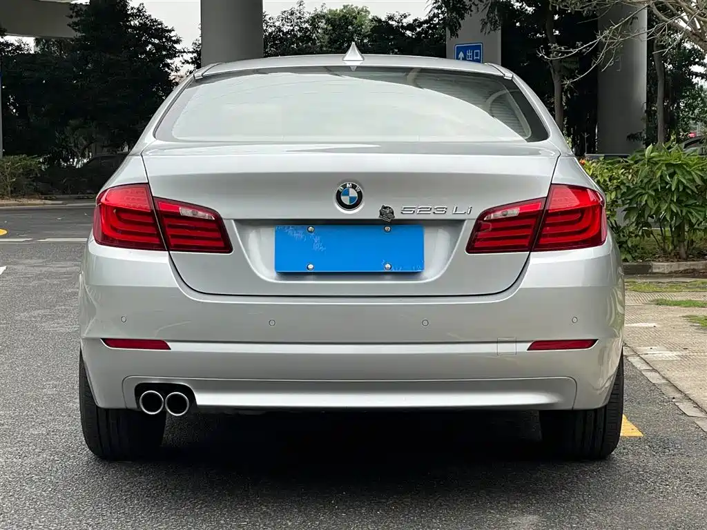 BMW 5 Series 2011 — фото 21
