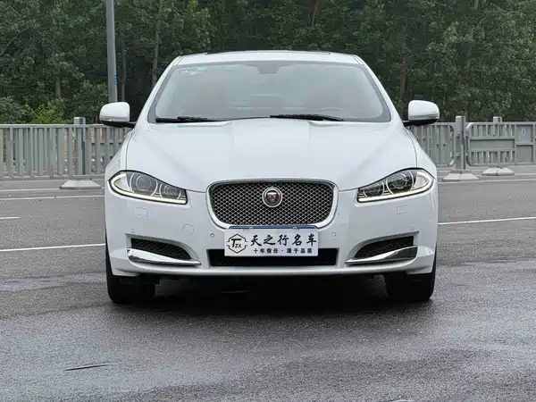 Jaguar XF 2015