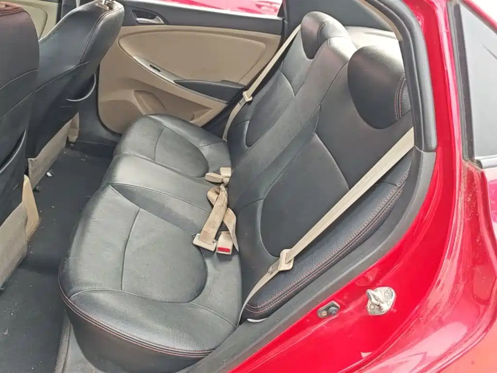 Hyundai Verna 2015 — фото 17