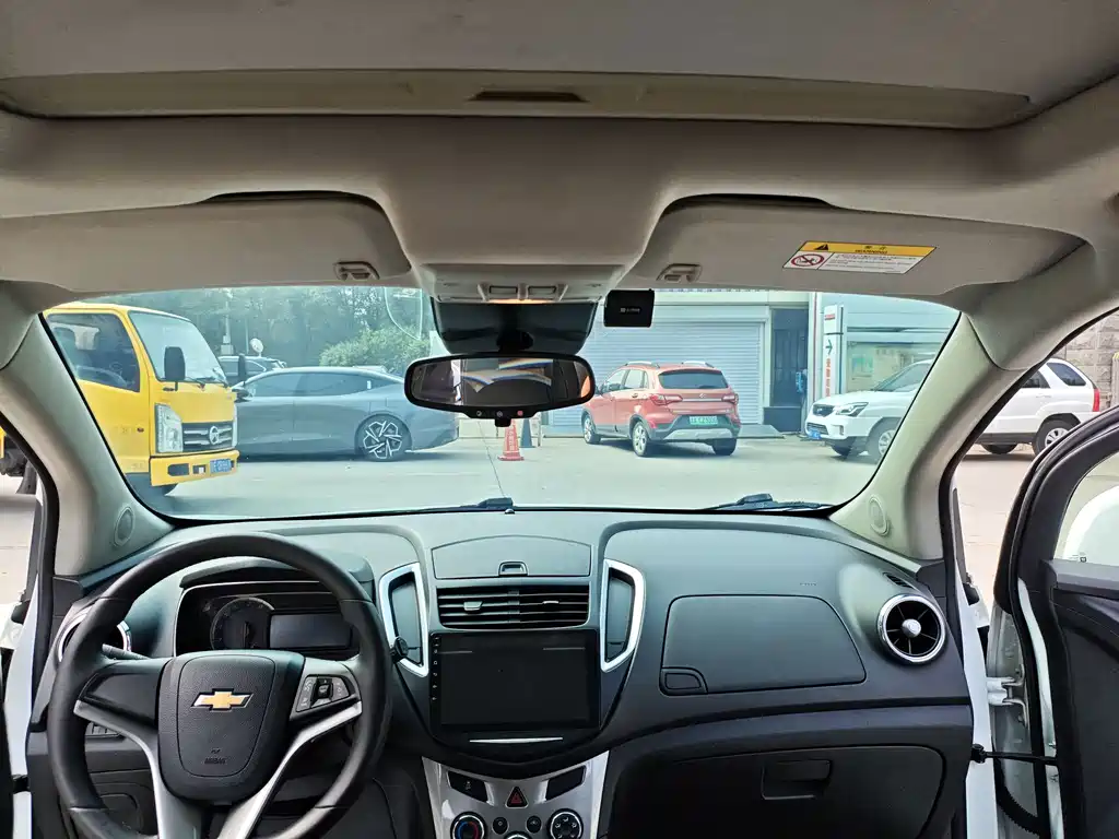 Chevrolet Trax 2015 — фото 13