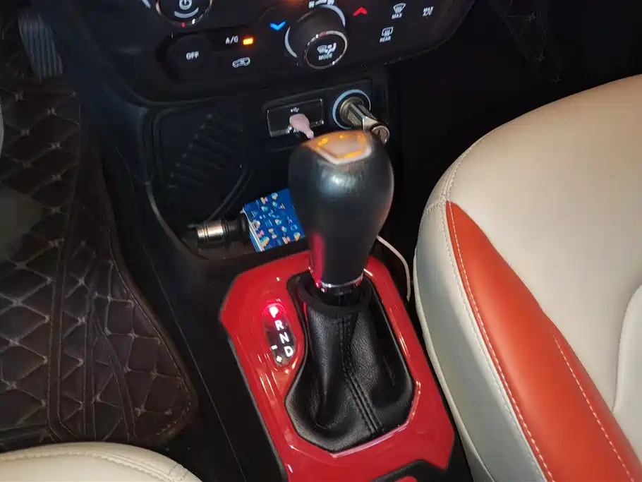Jeep Renegade 2019 — фото 16