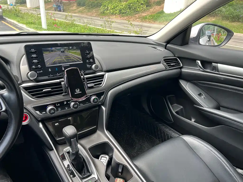 Honda Accord 2020 — фото 17