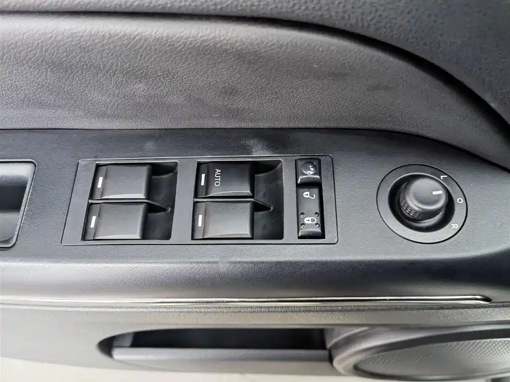 Jeep Compass 2012 — фото 9