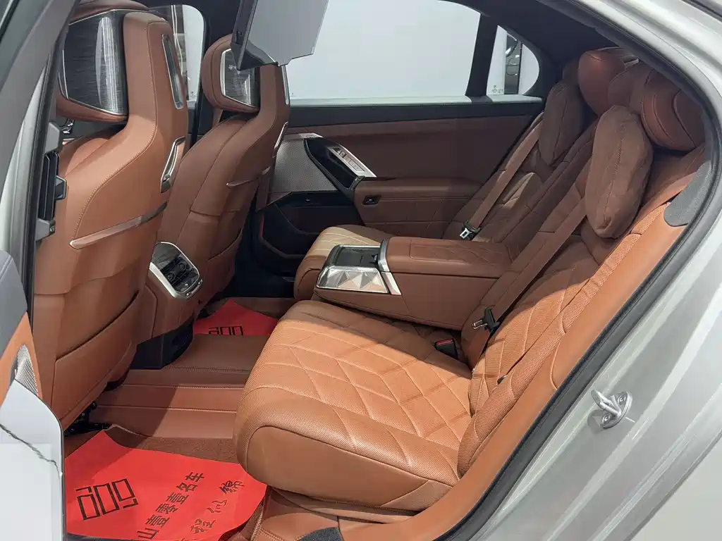BMW i7 2023 — фото 16