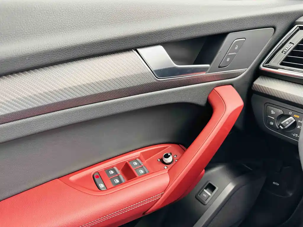 Audi Q5L 2021 — фото 17