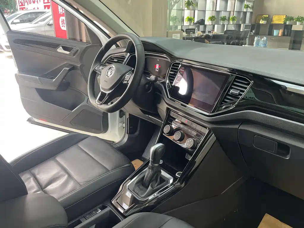 Volkswagen T-Roc 2022 — фото 11