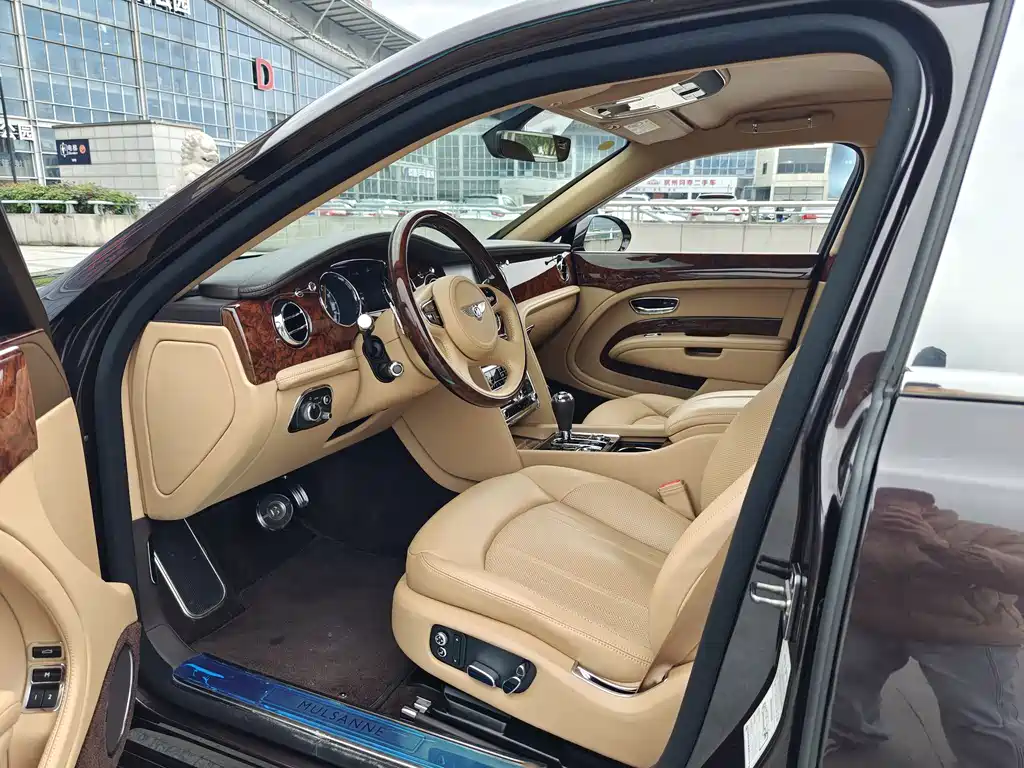 Bentley Mulsanne 2019 — фото 17