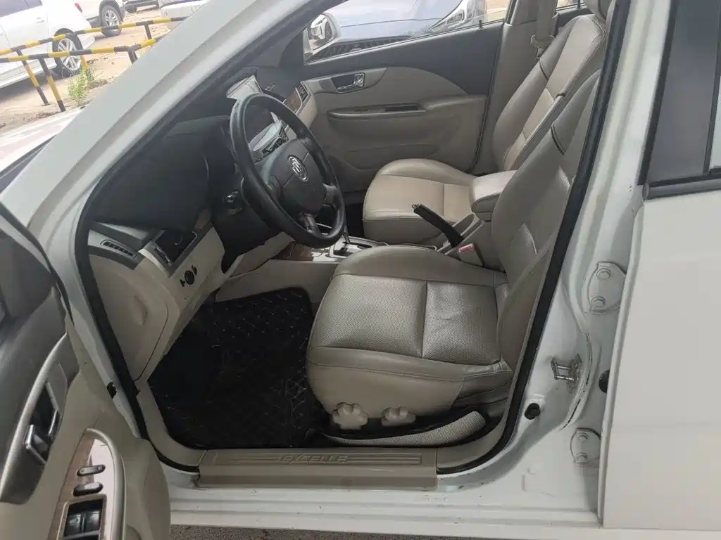Buick Excelle 2015 — фото 16