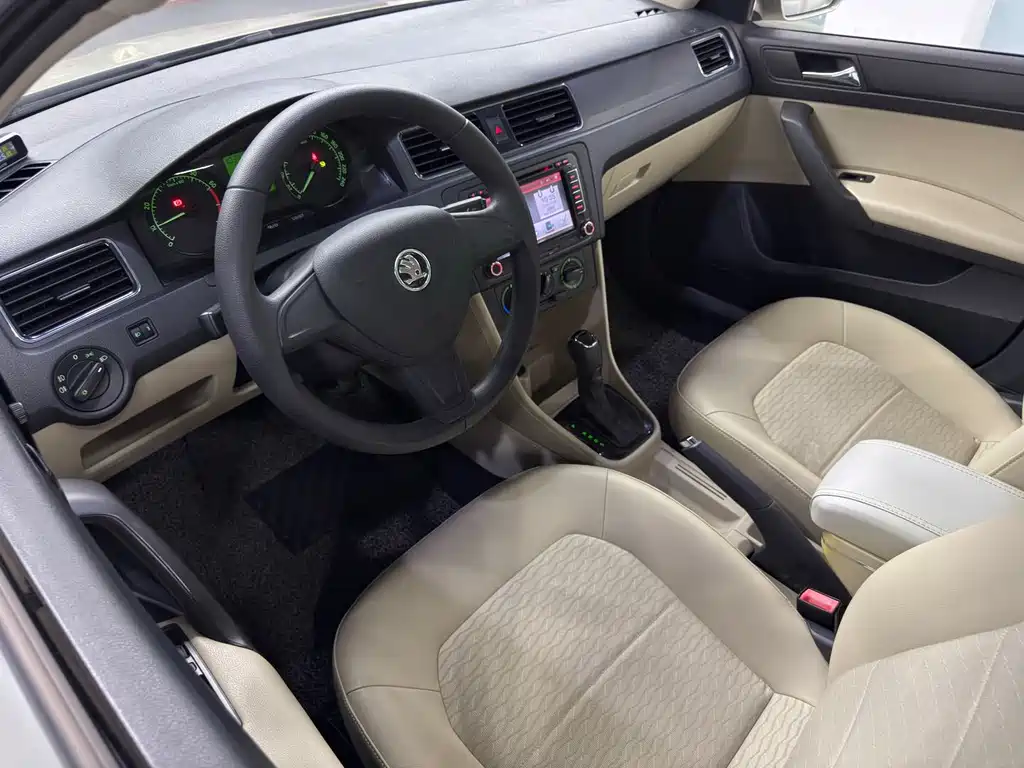 Skoda Rapid 2016 — фото 14