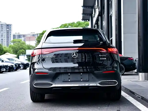 Mercedes-Benz EQE SUV 2025