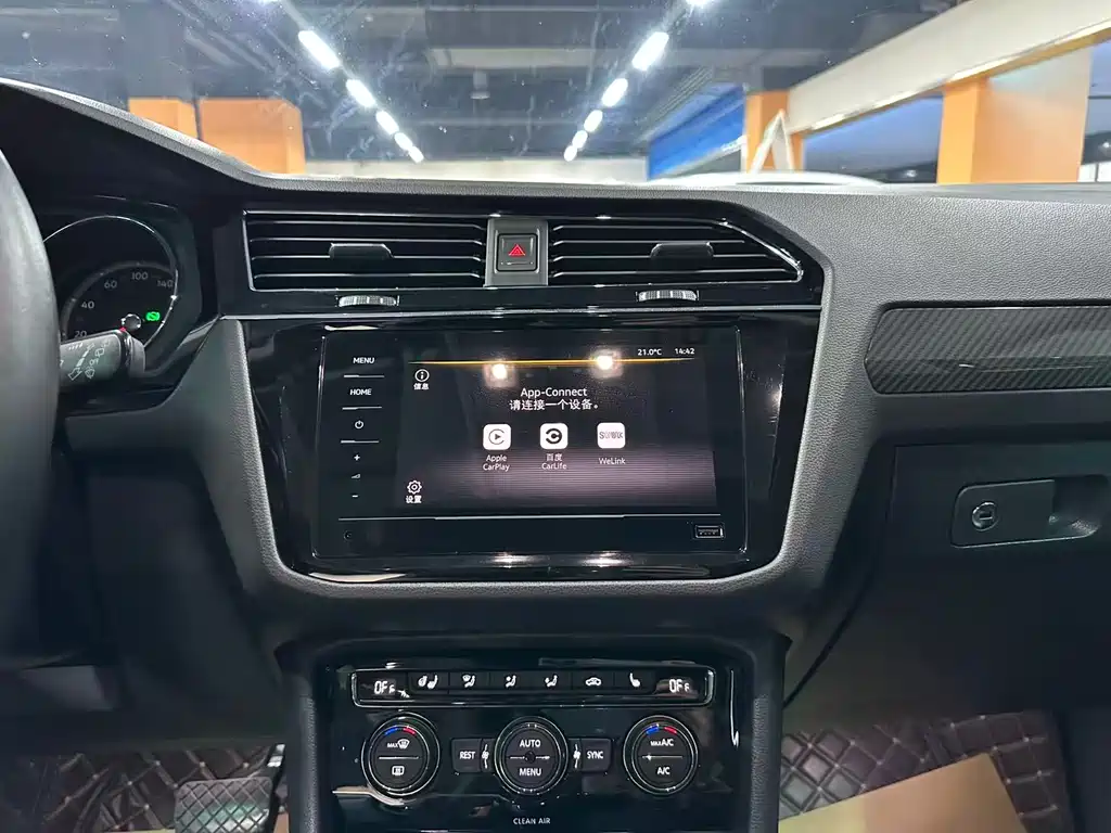 Volkswagen Tiguan L 2018 — фото 11