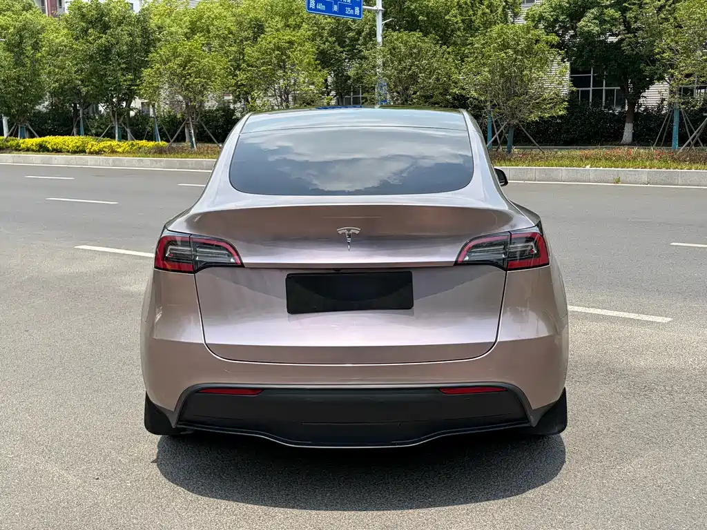 Tesla Model Y 2022 — фото 9