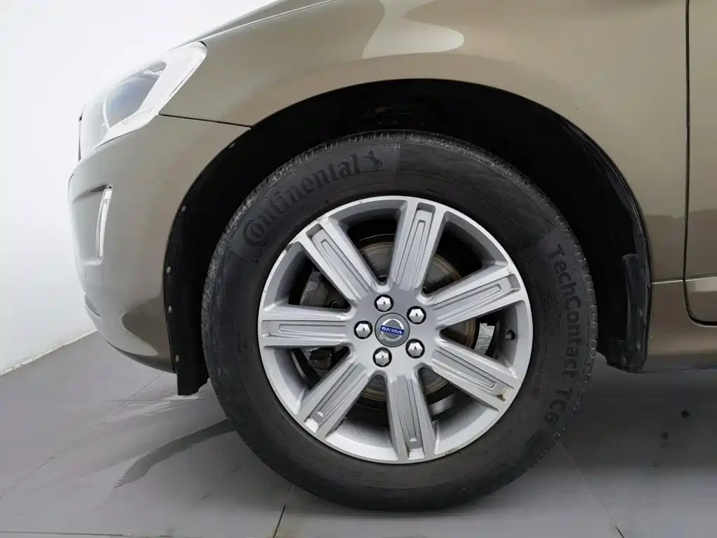 Volvo XC60 2017 — фото 17