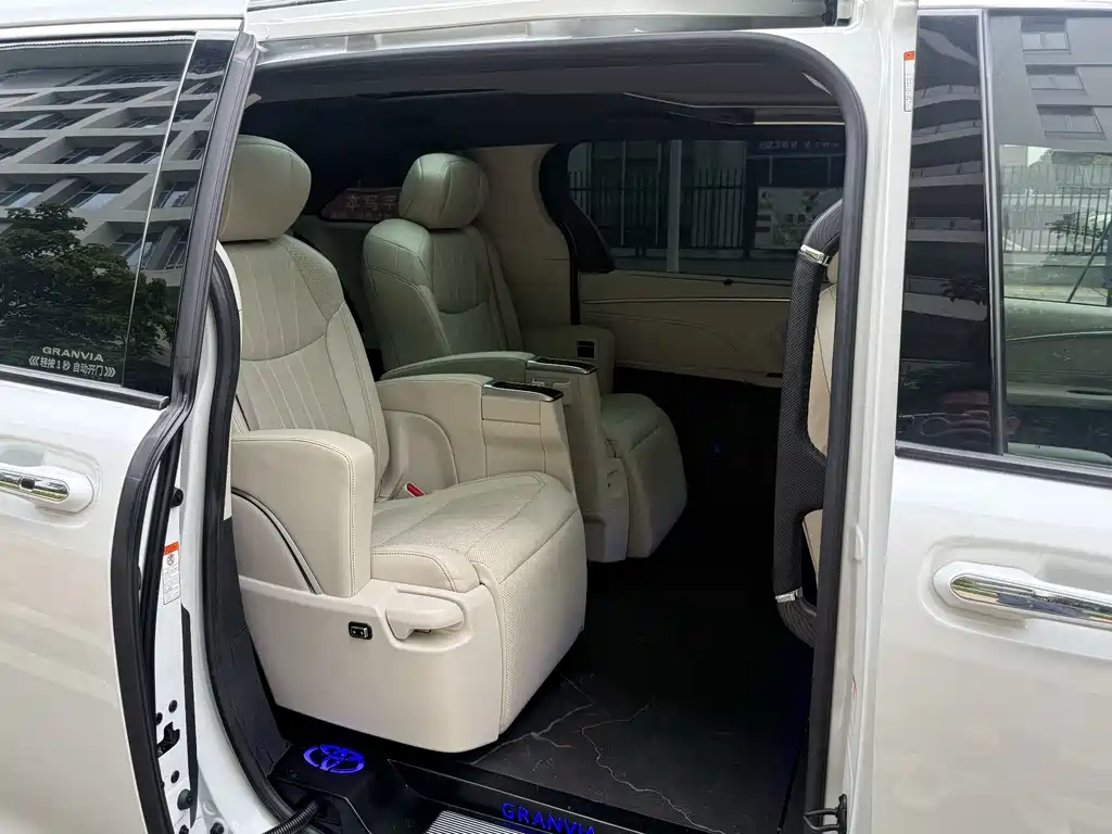 Toyota Granvia 2024 — фото 20
