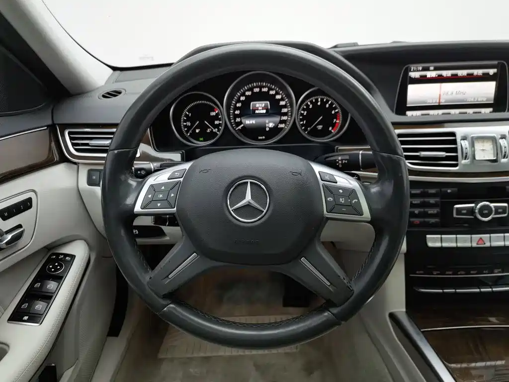 Mercedes-Benz E-Class 2015 — фото 11