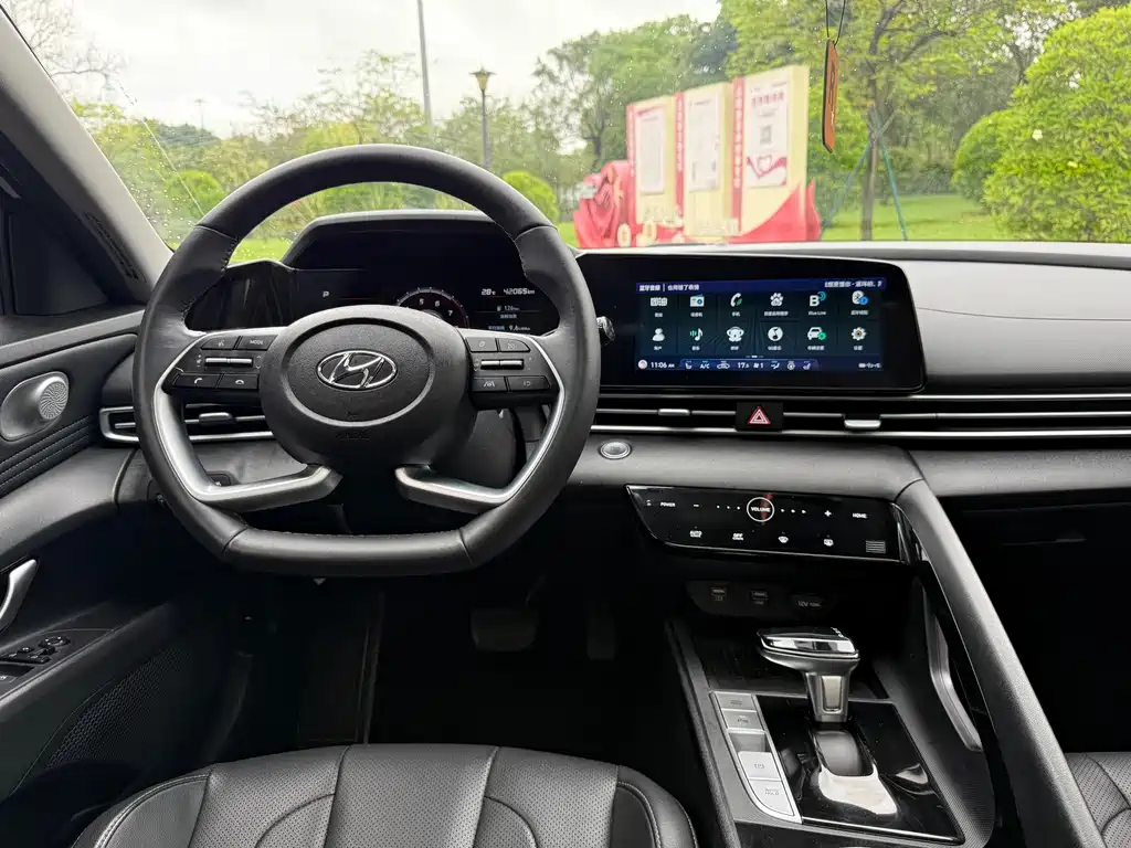 Hyundai Elantra 2022 — фото 10