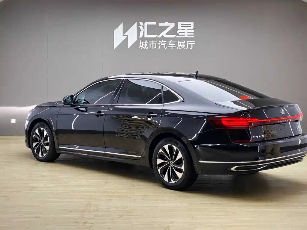 Volkswagen Passat 2023 — фото 3