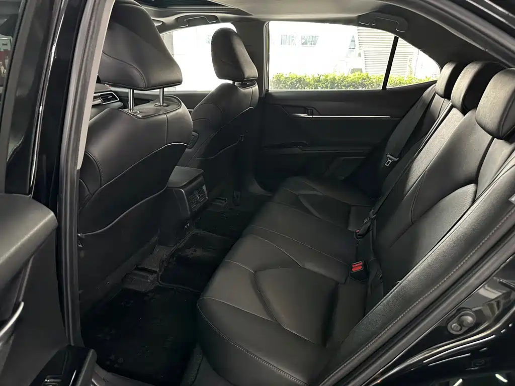 Toyota Camry 2019 — фото 10