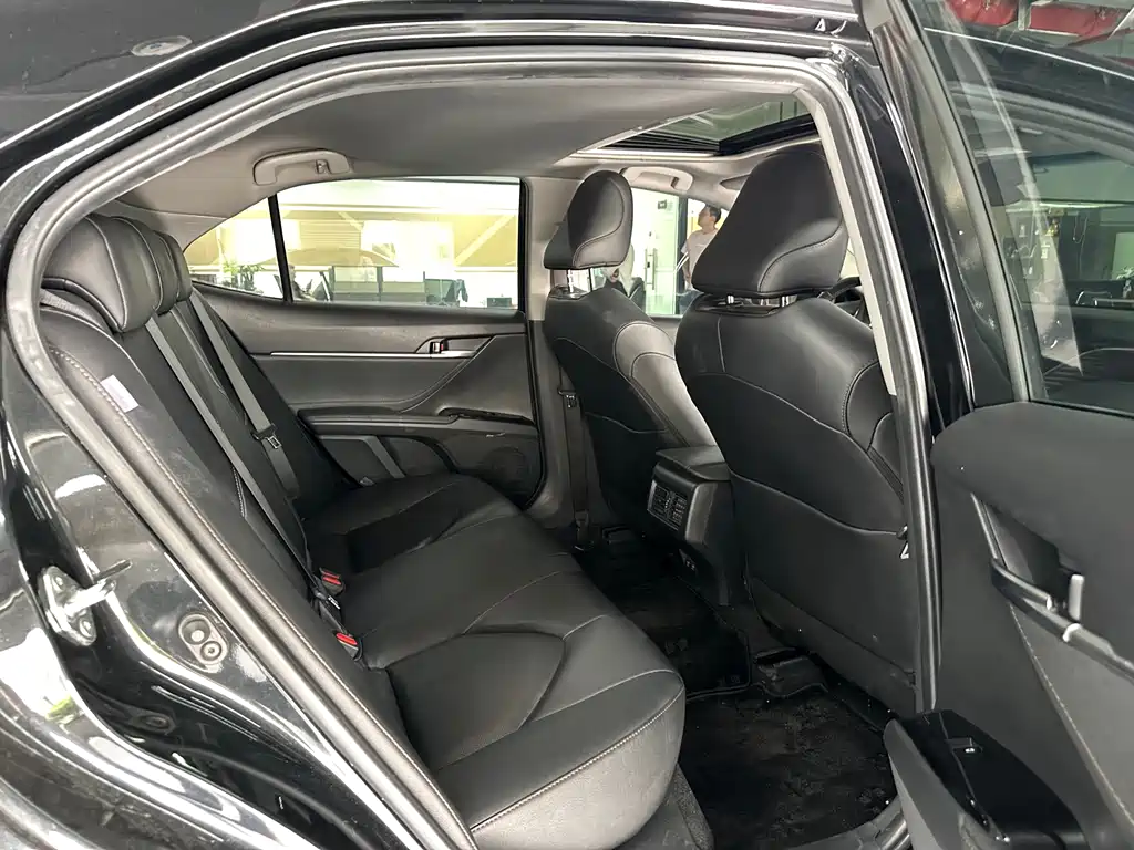 Toyota Camry 2019 — фото 14