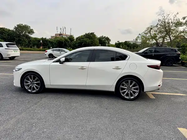 Mazda 3 Axela 2023