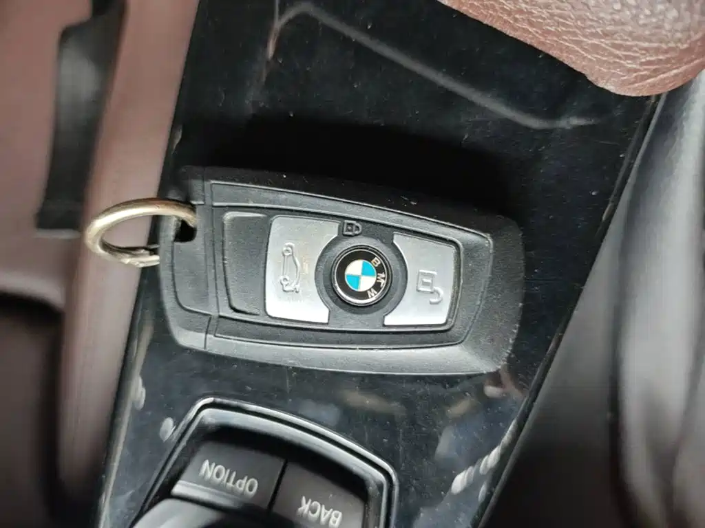 BMW 3 Series 2018 — фото 12