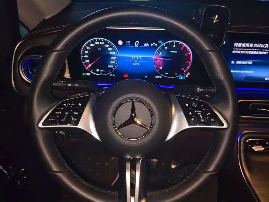 Mercedes-Benz V-Class 2025 — фото 15