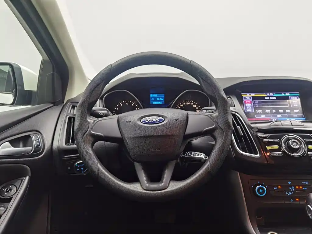 Ford Focus 2015 — фото 11