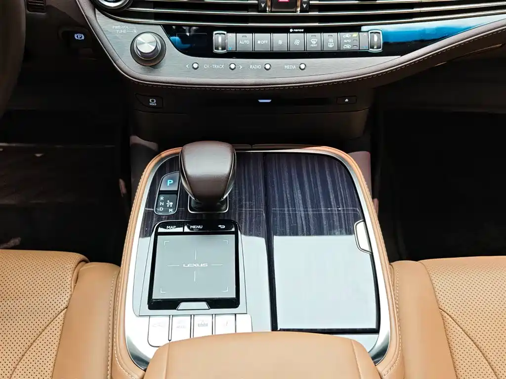 Lexus LS 2020 — фото 16