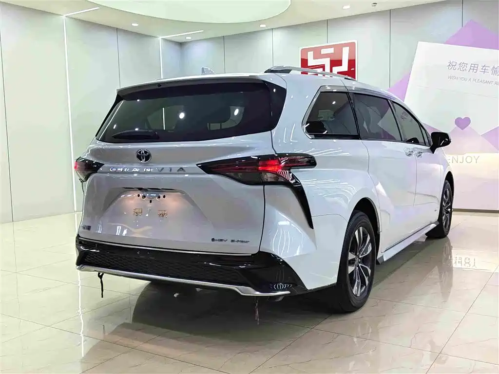 Toyota Granvia 2024