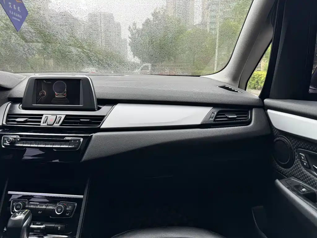 BMW 2 Series Wagon 2018 — фото 12