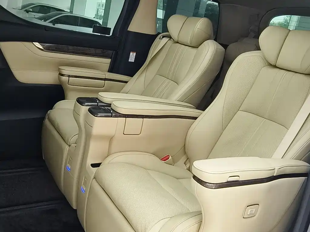 Toyota Alphard 2021 — фото 10
