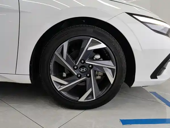 Hyundai Elantra 2024
