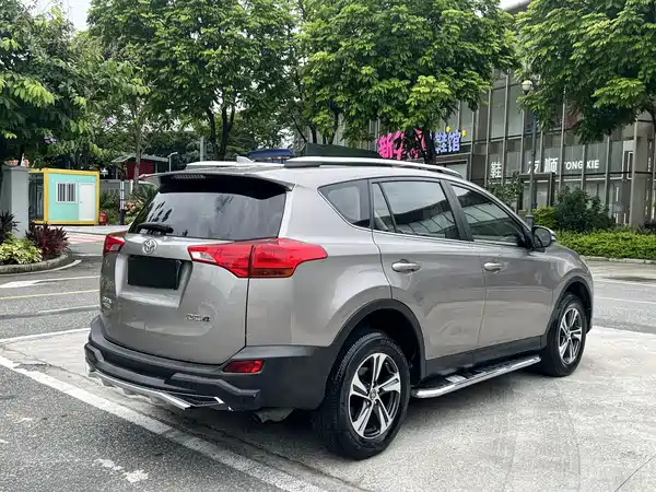 Toyota RAV4 2015