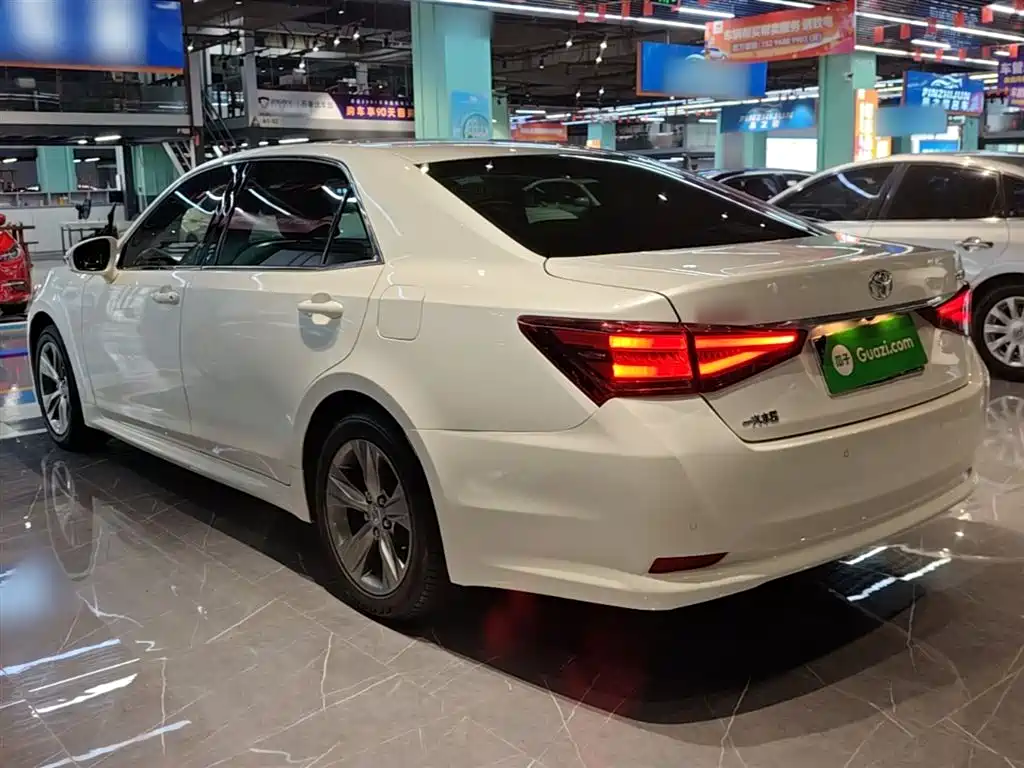 Toyota Crown 2016 — фото 5