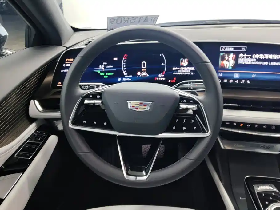 Cadillac GT4 2025 — фото 14