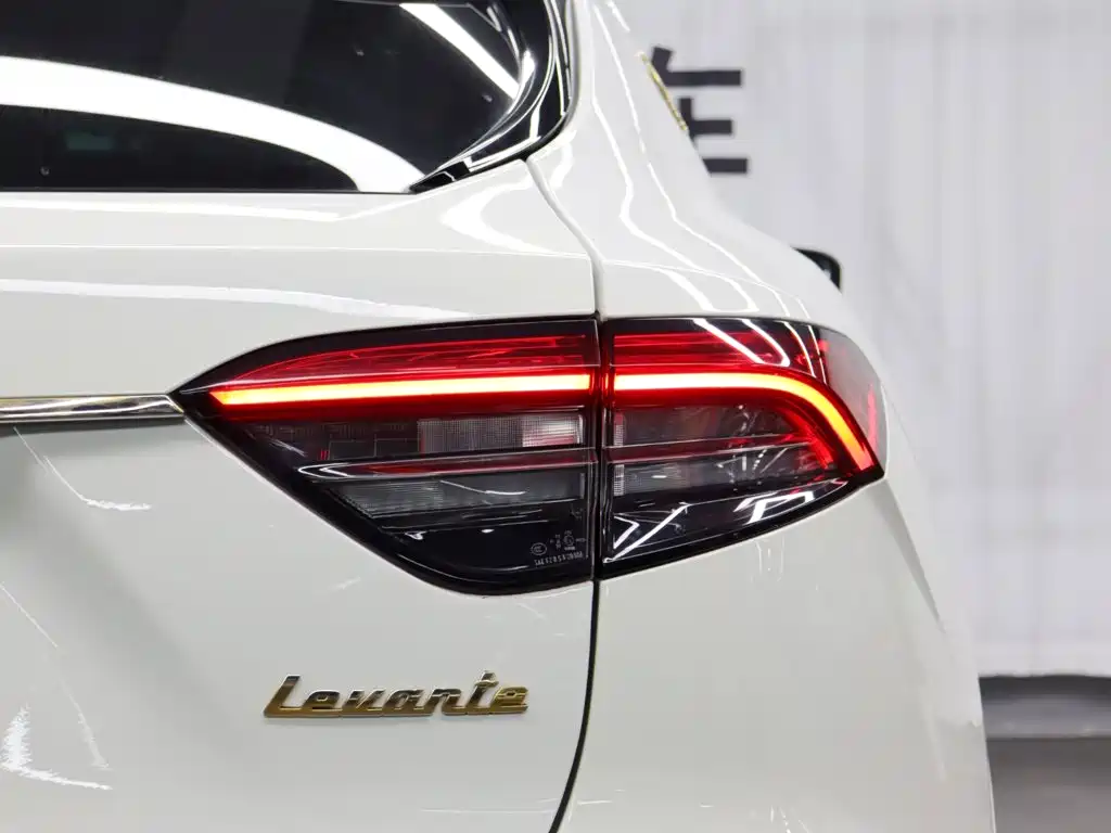 Maserati Levante 2023 — фото 26