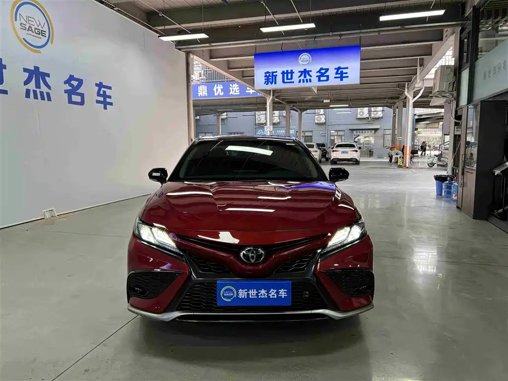 Toyota Camry 2021 — фото 2