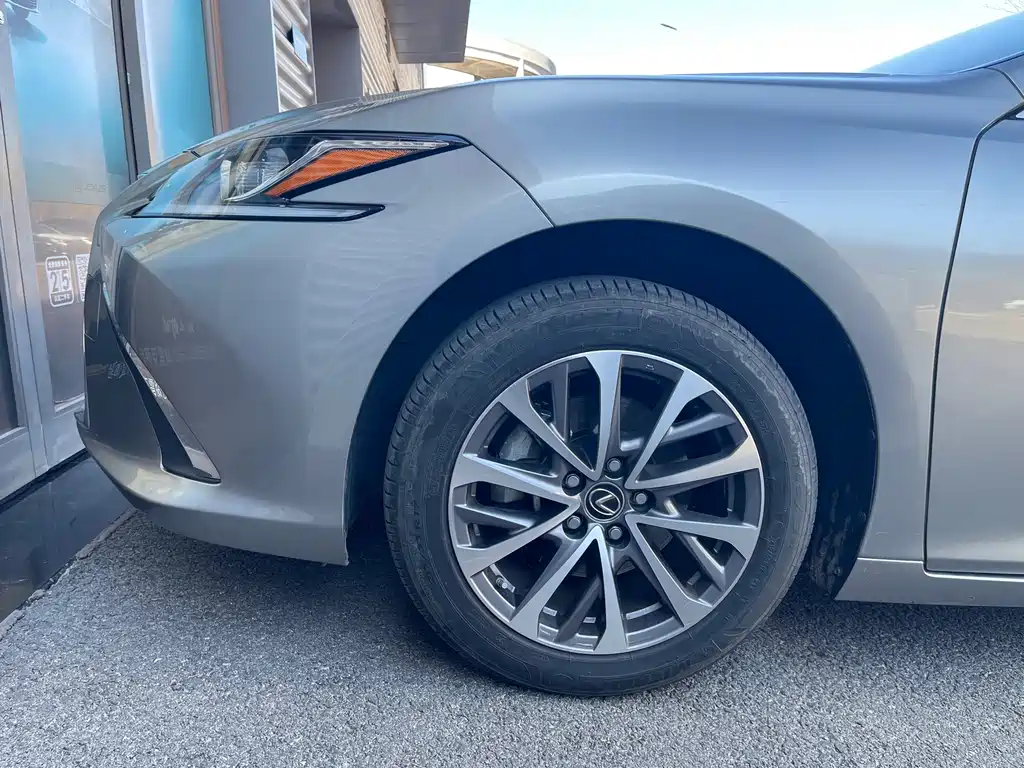 Lexus ES 2022 — фото 12