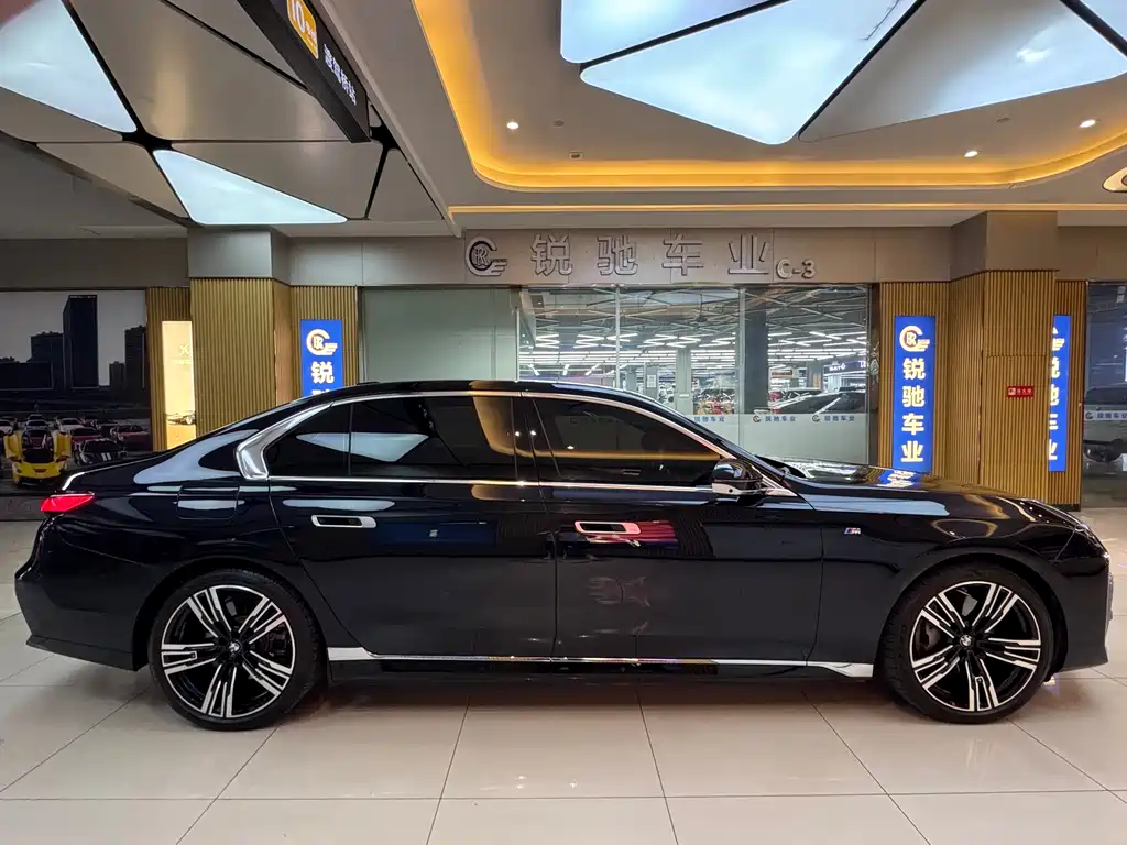 BMW i7 2023 — фото 4