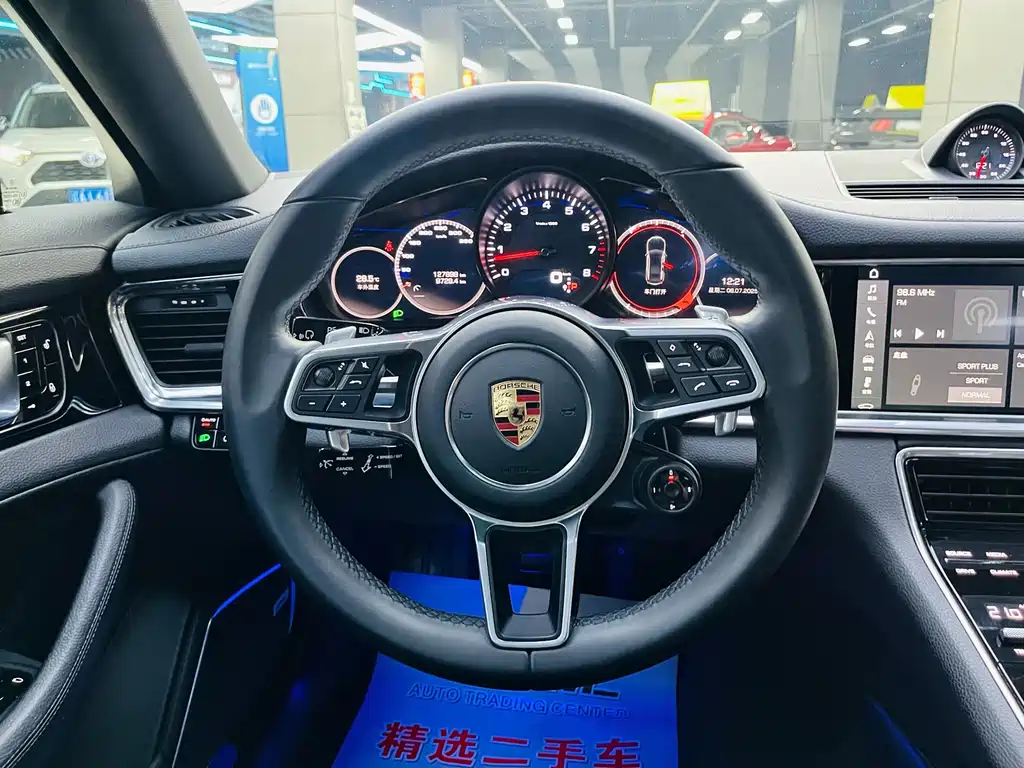 Porsche Panamera 2017 — фото 14