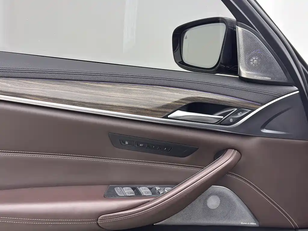 BMW 5 Series New Energy 2019 — фото 11