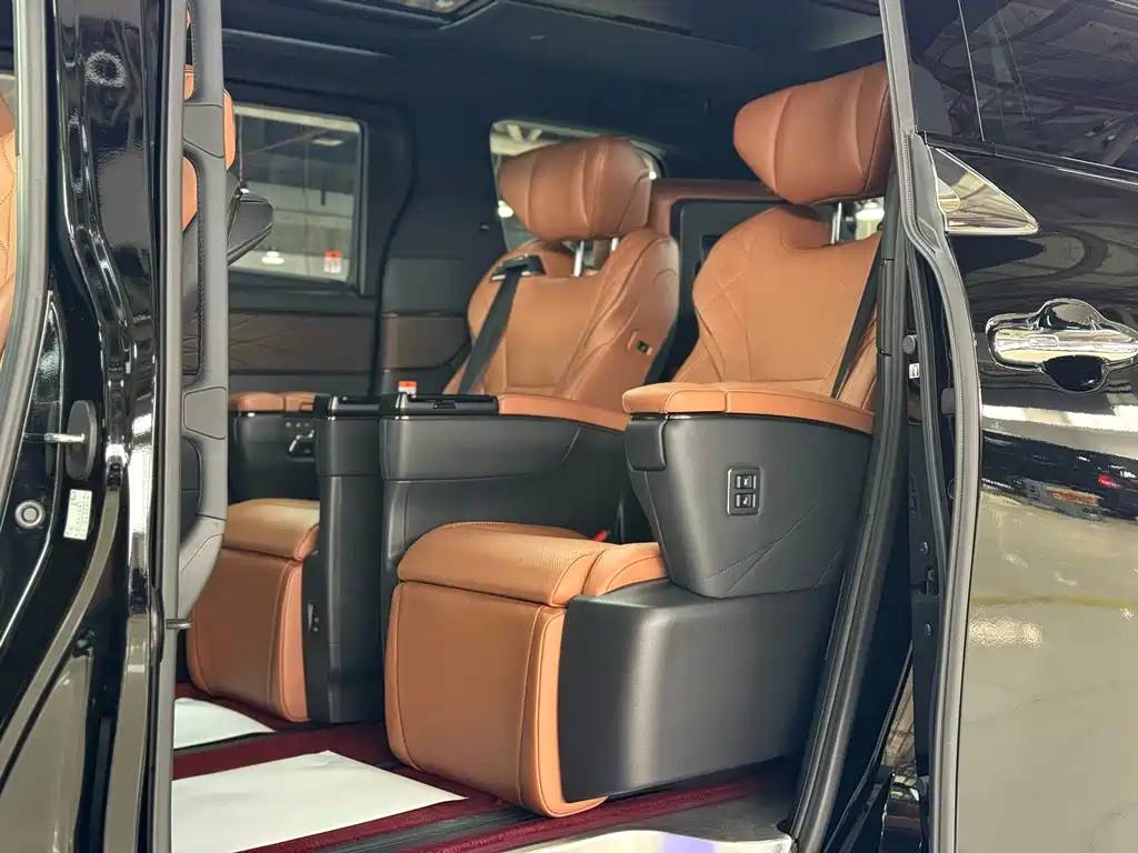 Toyota Alphard 2023 — фото 12