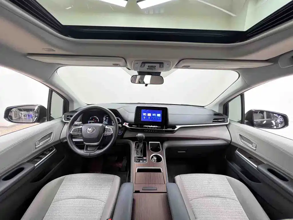Toyota Sienna 2023 — фото 14