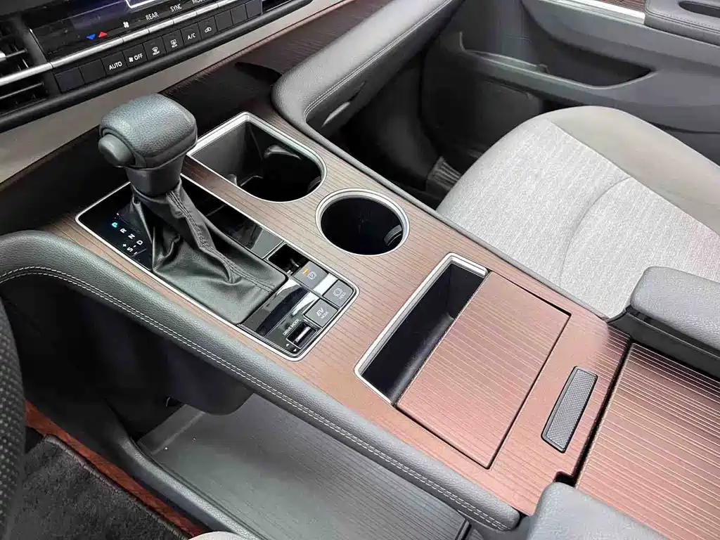 Toyota Sienna 2023 — фото 20